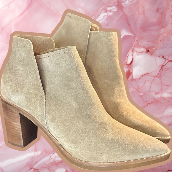 NWOT Dolce Vita ‘Spade’ Genuine Suede Heeled Ankle Boots in “Dune” Size 9.5 - Picture 7 of 16